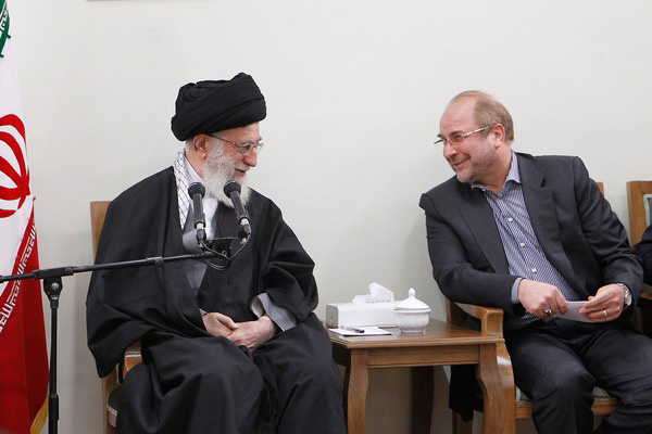 الإمام الخامنئي يلتقي عمدة طهران و أعضاء المجلس الإسلامي البلدي
