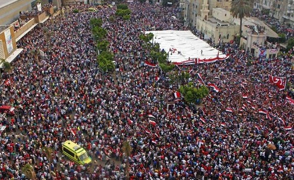 دعوات لرحيل مرسي من السلطة طوعا او كرها