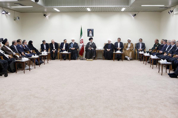 الإمام الخامنئي يستقبل رئيس الجمهورية و أعضاء هيئة الوزراء بمناسبة أسبوع الحكومة طباعة