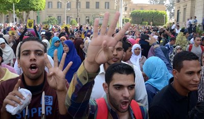 مواجهات بين الشرطة ومتظاهرين في عدد من المحافظات المصرية