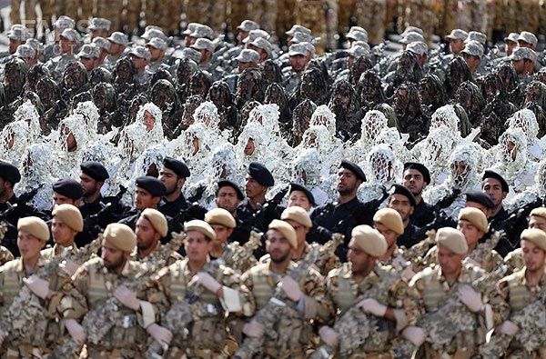 روحاني في عيد الجيش: المفاوضون جنود سلام