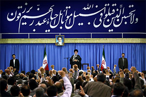 الإمام الخامنئي يستقبل عوائل شهداء السابع من تير و حشداً من عوائل شهداء طهران