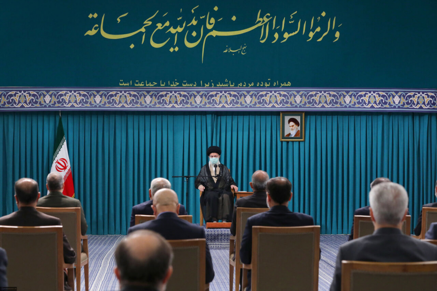 قائد الثورة الاسلامية يستقبل رئيس الجمهورية واعضاء الحكومة