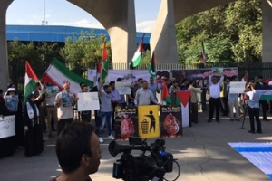 اعتصام أمام جامعة طهران تضامناً مع الشعب الفلسطيني