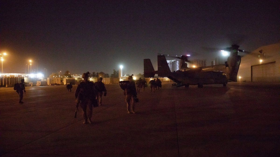 استهداف الجناح العسكري الأميركي في معسكر فيكتوريا قرب مطار بغداد