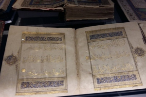 معرض القرآن بالمدينة يعرض أَكبر مصحف في العالم