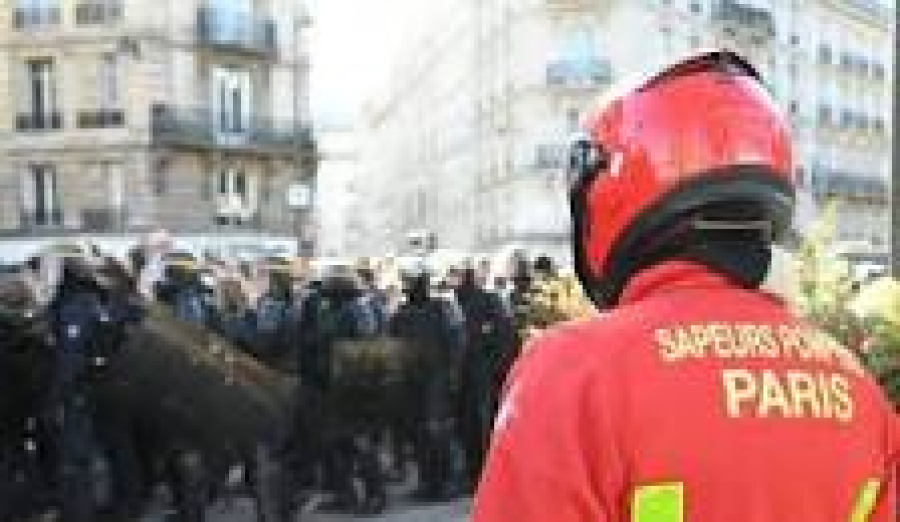 اعتقالات واشتباكات بين الشرطة و&quot;السترات الصفراء&quot; في باريس