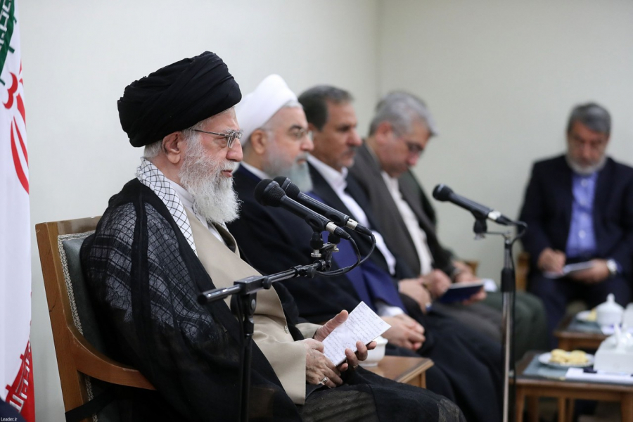قائد الثورة: ايران قادرة على تخطي المشاكل الاقتصادية