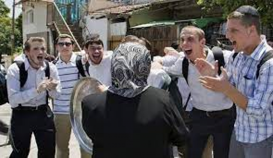 شاهد.. المواجهات تشتد في حي الشيخ جراح في القدس