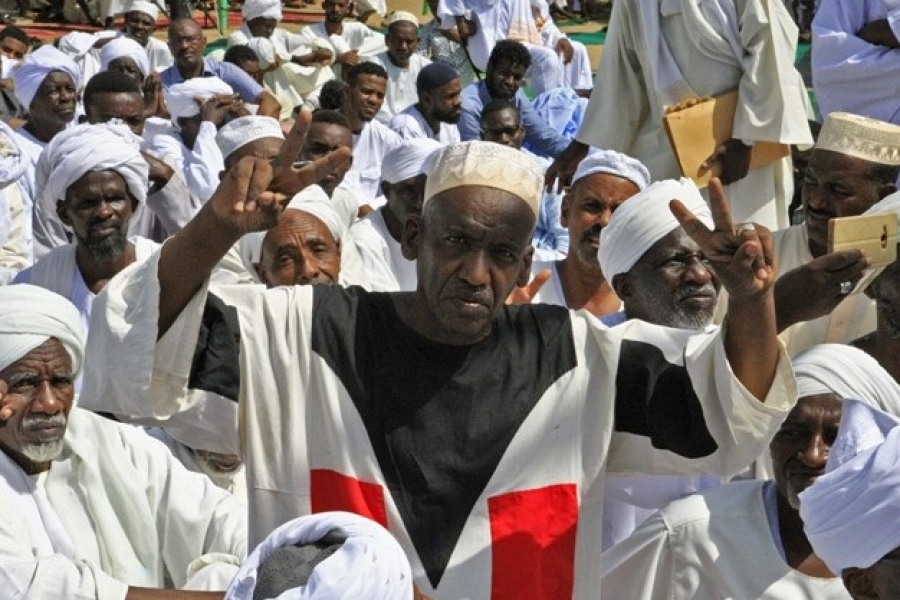 وساطة إثيوبية لحل أزمة السودان والاتحاد الأفريقي يؤلف مجموعة للمتابعة