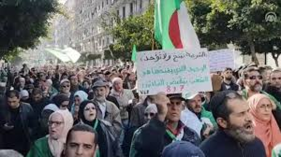 في الجمعة الـ 48.. حراك الجزائر يتمسّك بالتغيير