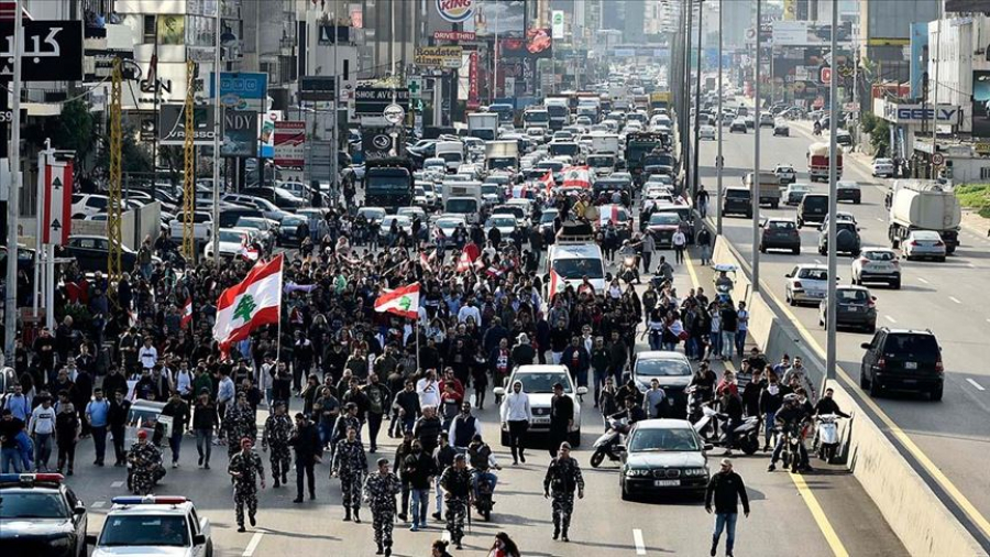 بيروت.. ارتفاع مصابي المواجهات بين المحتجين والأمن إلى 90