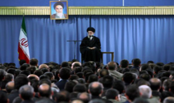 الإمام الخامنئی یستقبل المسؤولین و المنتسبین للمخابرات العسکریة