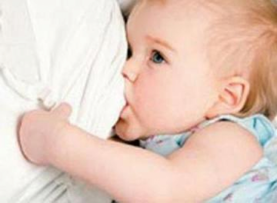 الرضاعة الطبيعية .. جسر امان ضد الامراض والاضطرابات