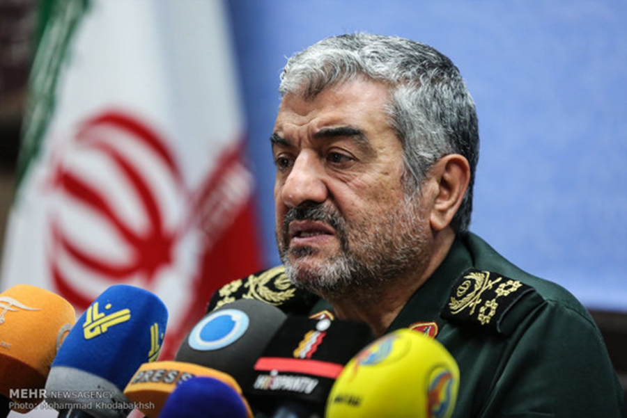 قائد الحرس الثوري لترامب: لا تهدد إيران أبداً