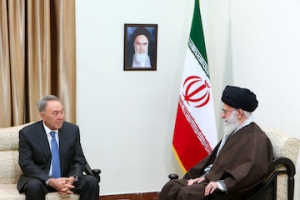 الإمام الخامنئي يستقبل رئيس جمهورية كازخستان و يؤكد على عدم صدق الغرب في محاربة الإرهاب