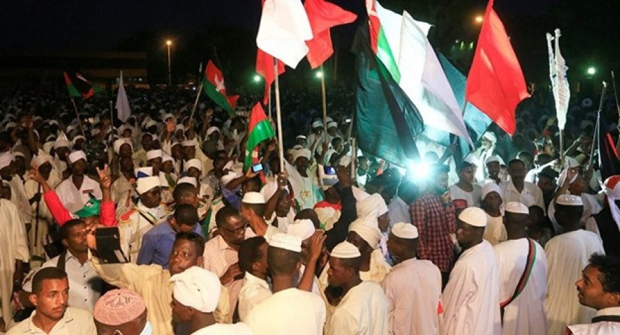 المعارضة السودانية تصعد احتجاجاتها وتدعو إلى حملة مقاطعة اقتصادية