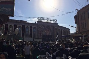أحيا ملايين المسلمين ذكرى اربعينية الامام الحسين (سلام الله عليه) في مدينة كربلاء المقدسة بالعراق وسط إجراءات أمنية مشددة