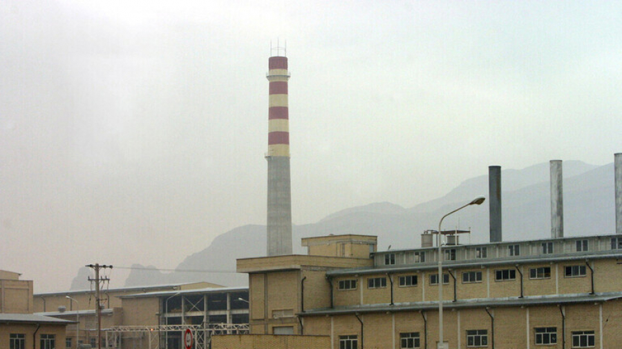 البرلمان الإيراني يصادق نهائيا على قانون يلزم الحكومة برفع تخصيب اليورانيوم حتى 20%