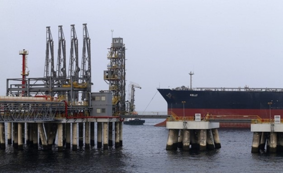 الخارجية الإماراتية: 4 سفن تجارية تتعرض لعمليات تخريبية قرب المياه الإقليمية