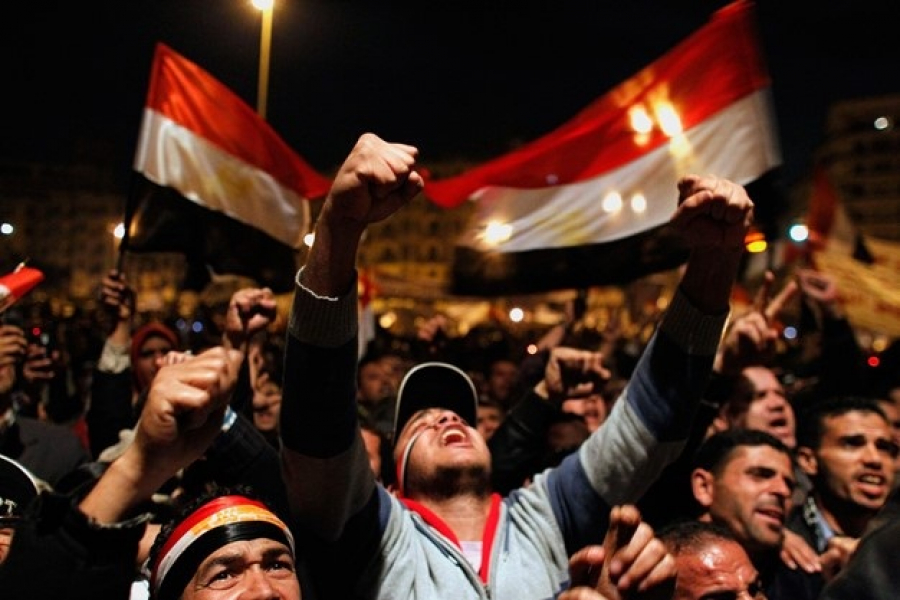 الإسلاميون بين ثورتين: مصر وإيران