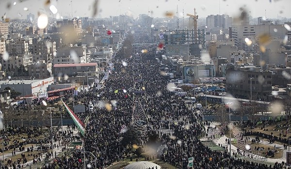 الإعلام الغربي.. الثورة الاسلامية عام بعد عام؛ انتصارات خارجية وتأييد شعبي