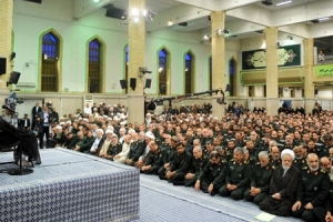 قائد الثورة الاسلامية: يجب تعزيز القدرات الدفاعية للبلد