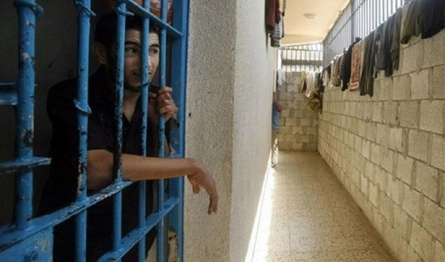 توتر شديد يسود معتقل رامون الإسرائيلي عقب نقل 90 أسيراً فلسطينياً ونصب أجهزة تشويش