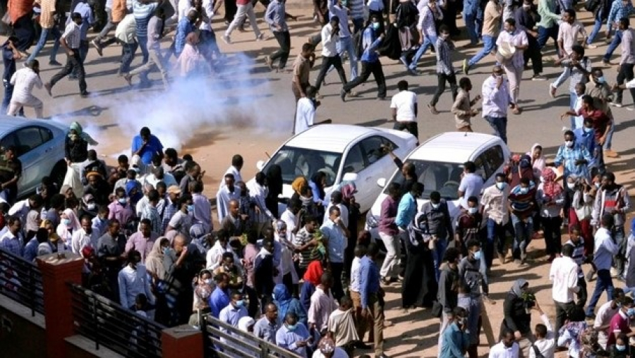 السودان: تظاهرة في أم درمان باتجاه البرلمان احتجاجاً على فرض الطوارئ