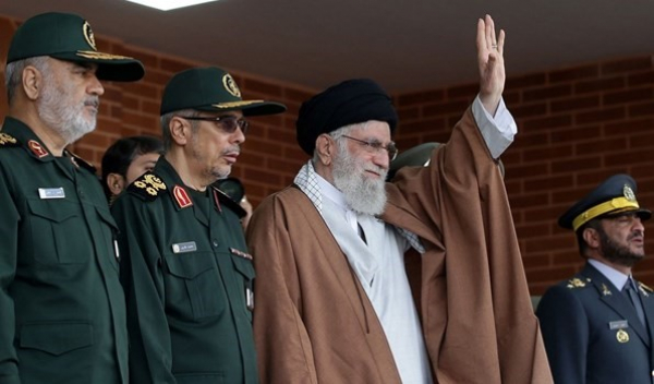 مواقف السيد خامنئي حيال أحداث لبنان والعراق.. دعم أمن وسيادة الأمم