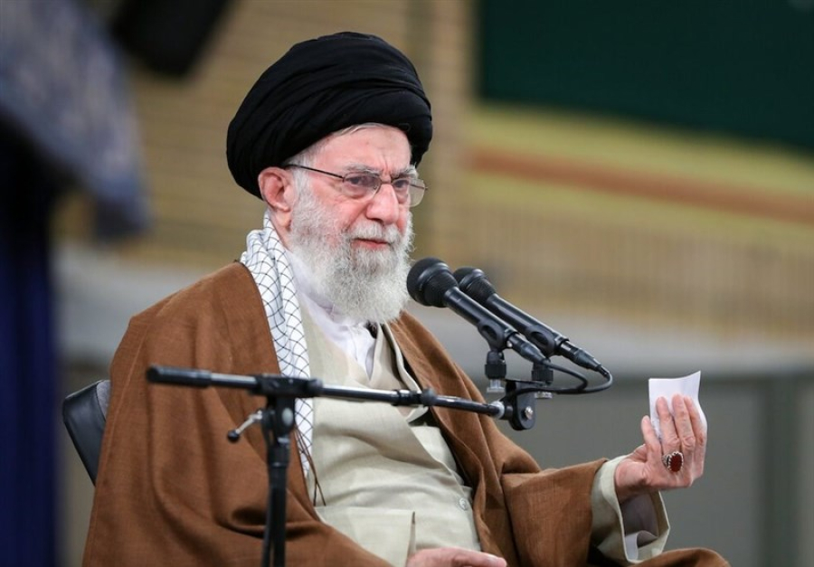الإمام الخامنئي: السبيل لمواجهة أعداء الثورة الإسلامية مواصلة طريق الشهداء