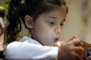 أطفال 91 في المئة من الأسر السعودية يستخدمون الأجهزة الذكية