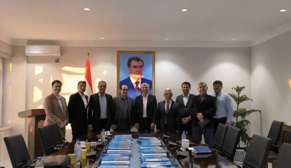 طاجيكستان تدعو إلى توسيع التعاون في مجال الطيران المدني مع إيران