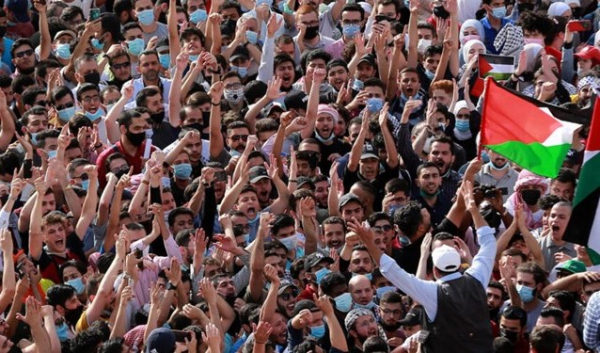 إعلام إسرائيلي: الهتافات لنصر الله في شوارع مصر بضرب &quot;تل أبيب&quot; تشكّل إنذاراً