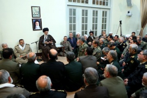 الإمام الخامنئي يلتقي قيادات القوات المسلحة و يشرح جوانب الهوية الفذة للقوات المسلحة الإيرانية