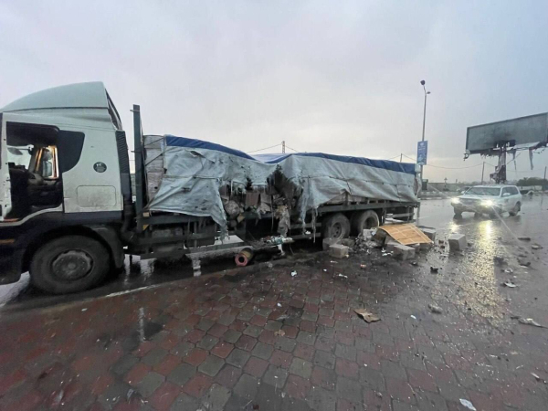 Israeli people attack international aid convoys to the Palestinians