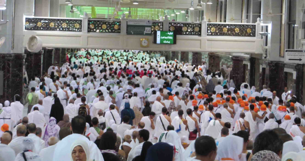 Sa&#039;i between Safa and Marwah