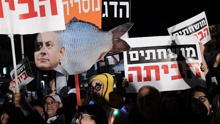 Israeli protesters urge PM resignation over corruption scandals