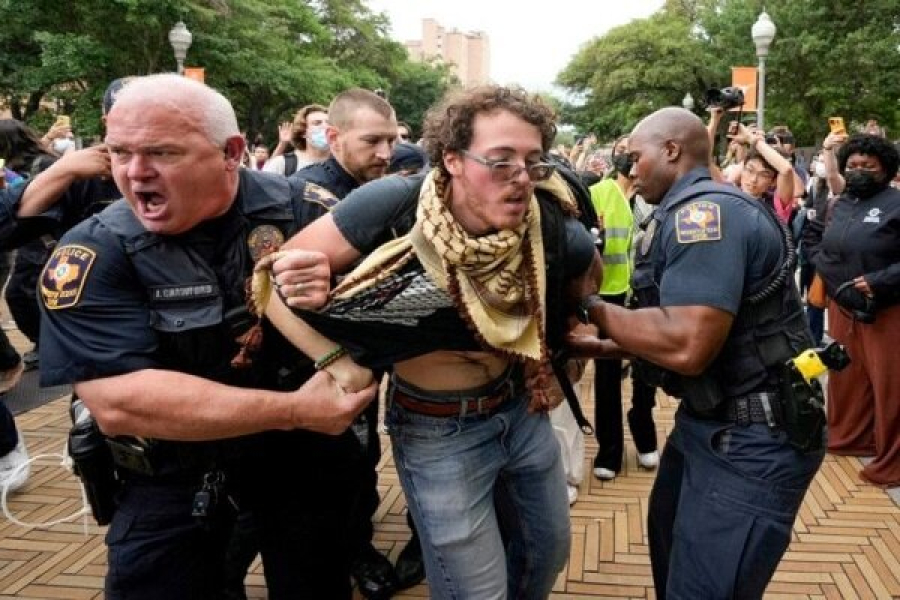 Arrest of 200 protesting students from 3 American universities