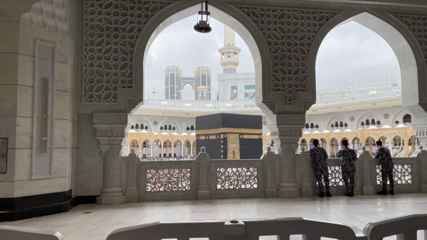 Are there any conditions for performing Hajj and its effect on the forgiveness of sins?
