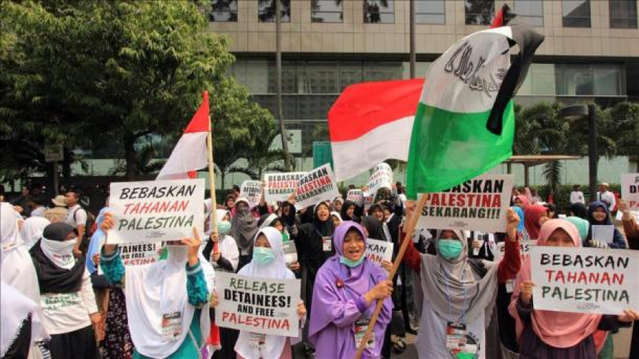 Indonesians rally to support Palestinians in front of US embassy