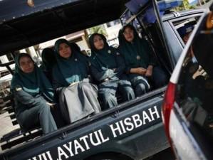 پلیس‌های زن مسلمان در اندونزی پس از 8 سال باردیگر با حجاب شدند