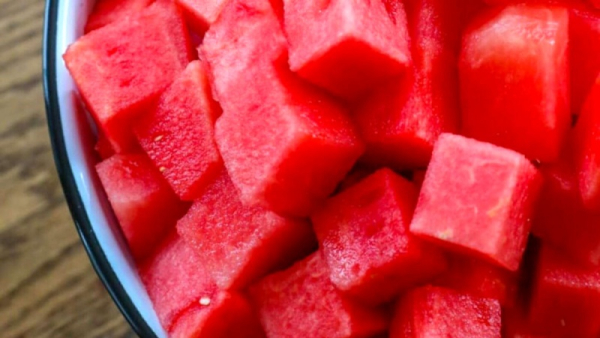 قبل از خواب اصلا این میوه را نخورید!