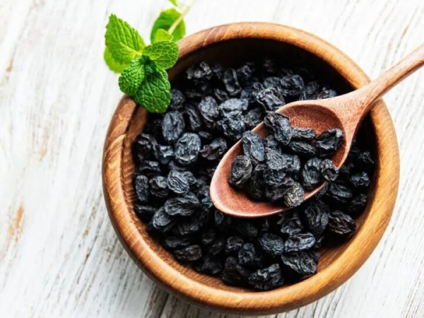 ۲۱ دانه جادویی؛ چرا باید هر روز مویز بخوریم؟