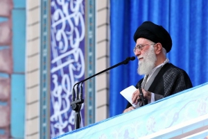اقامهی نماز عید فطر به امامت رهبر انقلاب