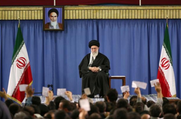 از توافق عزتمندانه صددرصد حمایت می‌کنم