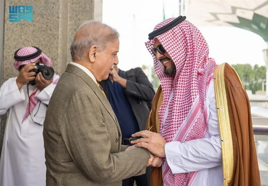 نخست وزیر پاکستان وارد عربستان شد
