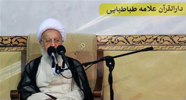 آیت الله مکارم شیرازی: بیان مقام پیامبر(ص) باید برای مردم ملموس و دست یافتنی باشد