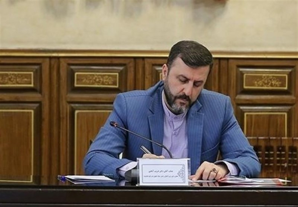 غریب‌آبادی: تنگه هرمز فقط با فرمان ایران بسته و باز می‌شود