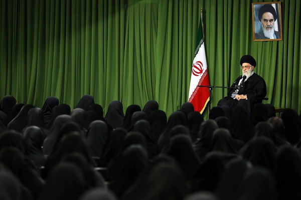 بیانات در دیدار جمعی از بانوان برگزیده کشور 1393/01/30